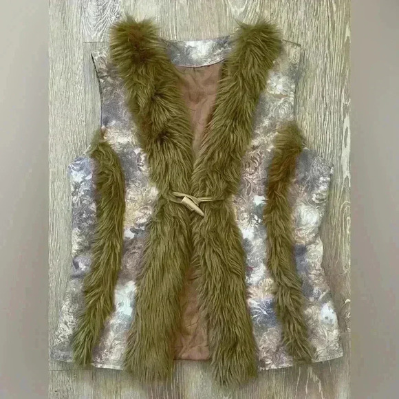 Tapestry vegan floral vintage hippie vest with faux fur - Picture 1 of 5